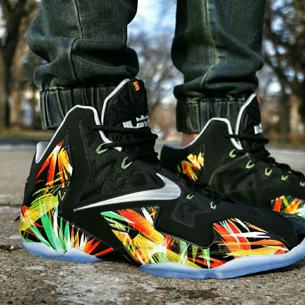 **SOLD** NIKE AIR LEBRON XI EVERGLADES size 11